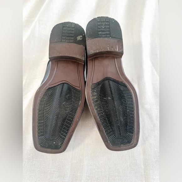 Boys Dress Shoes - Black with side buckle - Size 4 - Picture 4 of 9